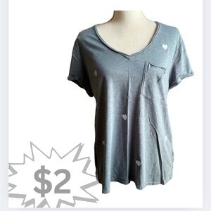 UO t;la 🔵 V Neck Embroidered Hearts T-Shirt (Damaged) L Chambray Blue White